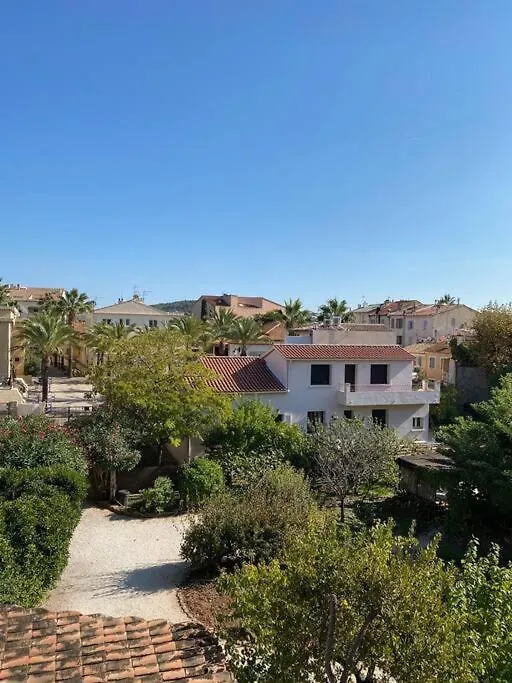 Tres Bel Appartement, Port Sanary, France