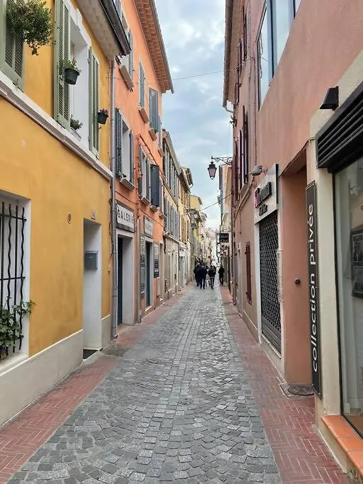 Tres Bel Appartement, Port Sanary, France